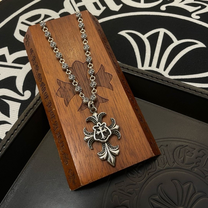 Ch*0me He**ts necklaces